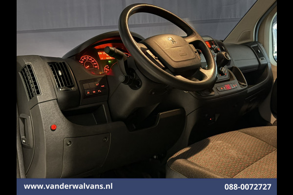 Peugeot Boxer 2.2 BlueHDi 141pk Bakwagen 436cm Lang Laadklep Euro6 Airco | Cruisecontrol | 1055kg laadvermogen Bijrijdersbank