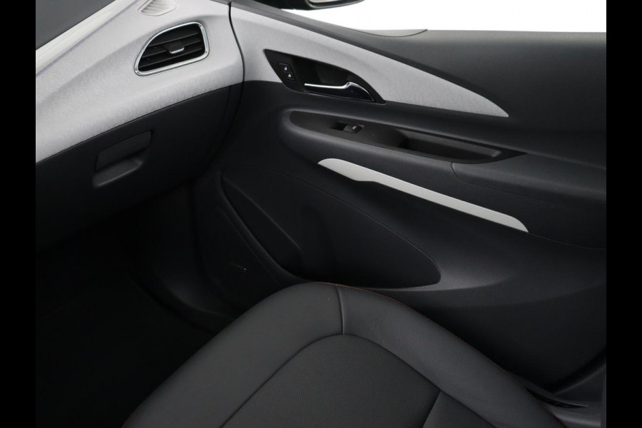 Opel Ampera-E Executive 60 kWh | 71.200km NAP | Leder | Stoelverwarming | Carplay | Camera | Xenon | Achterbankverwarming | Keyless | Park Assist | Climate control | Side Assist