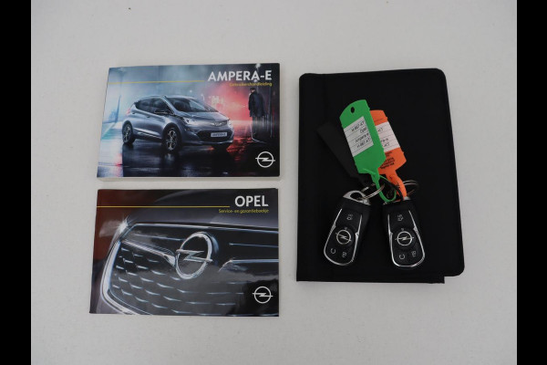 Opel Ampera-E Executive 60 kWh | 71.200km NAP | Leder | Stoelverwarming | Carplay | Camera | Xenon | Achterbankverwarming | Keyless | Park Assist | Climate control | Side Assist