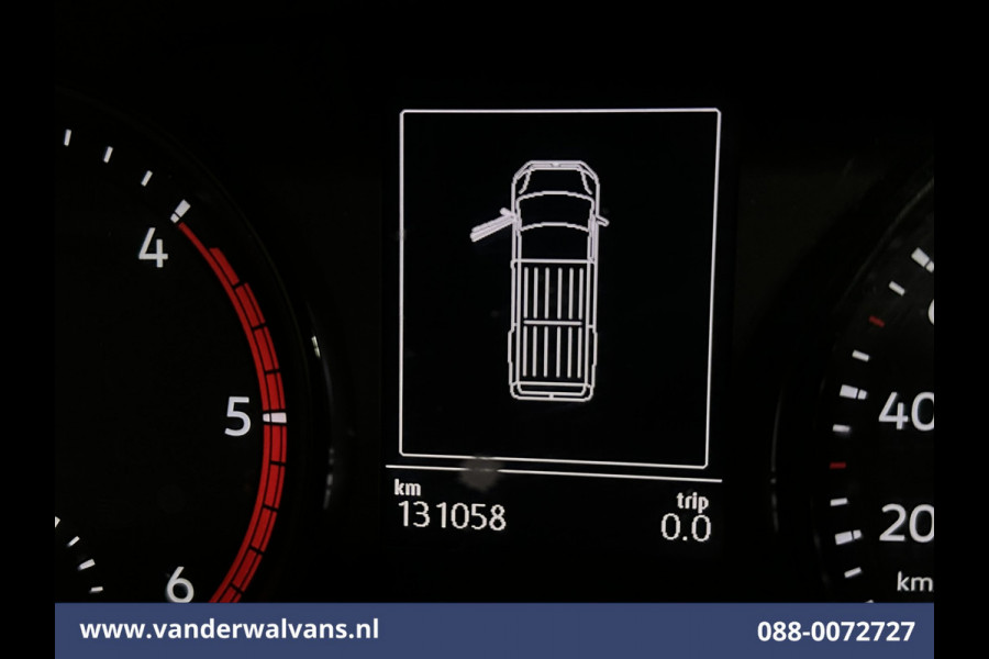 Volkswagen Crafter 2.0 TDI 141pk L3H3 L2H2 Euro6 Airco | Camera | Apple Carplay | Massagestoel | Cruisecontrol Android Auto, Chauffeurstoel