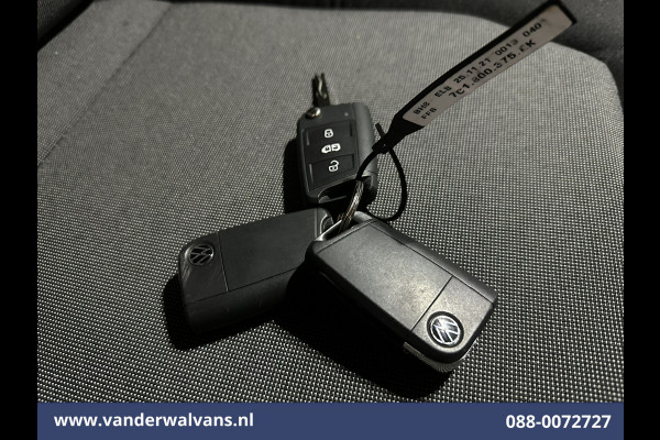 Volkswagen Crafter 2.0 TDI 141pk L3H3 L2H2 Euro6 Airco | Camera | Apple Carplay | Massagestoel | Cruisecontrol Android Auto, Chauffeurstoel