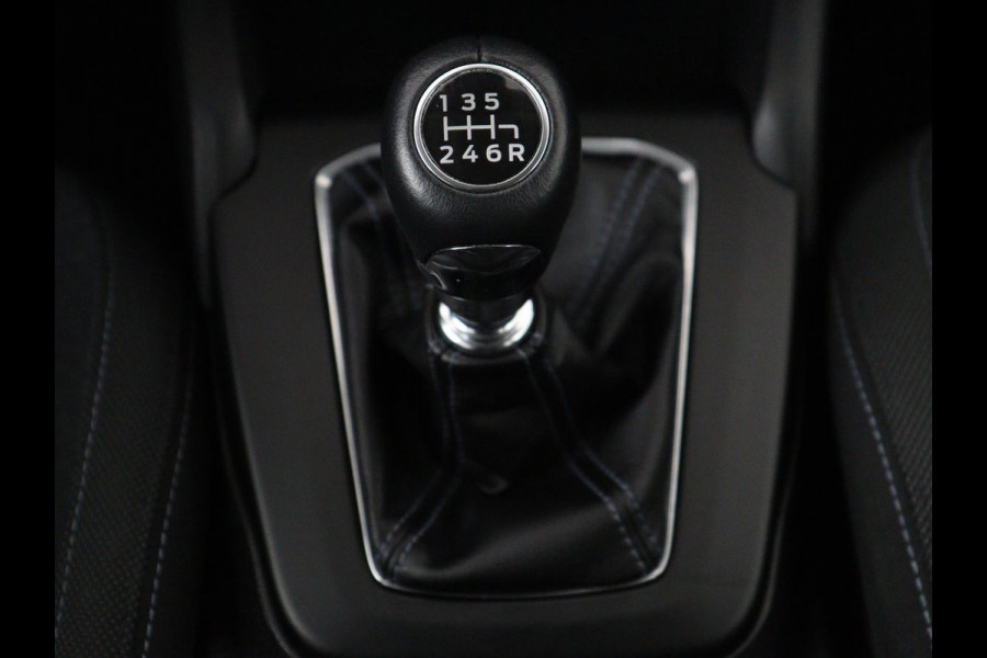 Ford Focus 1.0 EcoBoost Hybrid Active | Carplay | Keyless | Navigatie | Full LED | Parkeerhulp | Climate control | Getint glas | Cruise control | Bluetooth