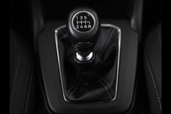 Ford Focus 1.0 EcoBoost Hybrid Active | Carplay | Keyless | Navigatie | Full LED | Parkeerhulp | Climate control | Getint glas | Cruise control | Bluetooth