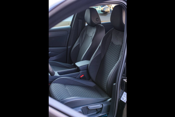 Volkswagen T-Roc 1.5 eTsi R-Line *Head-Up*360 Camera*Keyless*IQ Led*