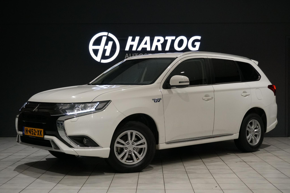 Mitsubishi Outlander 2.4 PHEV Pure + TREKHAAK / CARPLAY / CAMERA / STOELVERWARMING /
