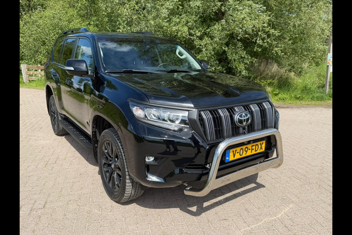 Toyota Land Cruiser 150 2.8 D-4D-F Professional Black line Window Van