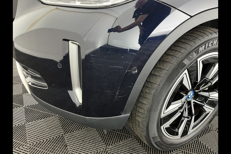 BMW iX3 Executive 80 kWh [ 3-Fase-11kW ] {SoH-99%} (INCL-BTW) Aut. *HEATPUMP | PANO | LEATHER | ADAPTIVE-CRUISE | FULL-LED | BLIND-SPOT | MEMORY-PACK | DIGI-COCKPIT | HEATED-COMFORTSEATS | KEYLESS | CAMERA | DAB+ | TOWBAR | 19''ALU*