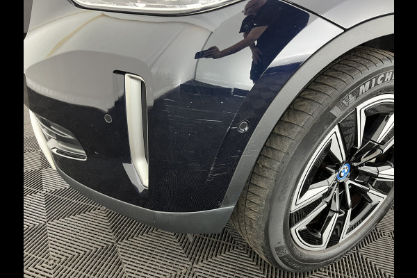 BMW iX3 Executive 80 kWh [ 3-Fase-11kW ] {SoH-99%} (INCL-BTW) Aut. *HEATPUMP | PANO | LEATHER | ADAPTIVE-CRUISE | FULL-LED | BLIND-SPOT | MEMORY-PACK | DIGI-COCKPIT | HEATED-COMFORTSEATS | KEYLESS | CAMERA | DAB+ | TOWBAR | 19''ALU*