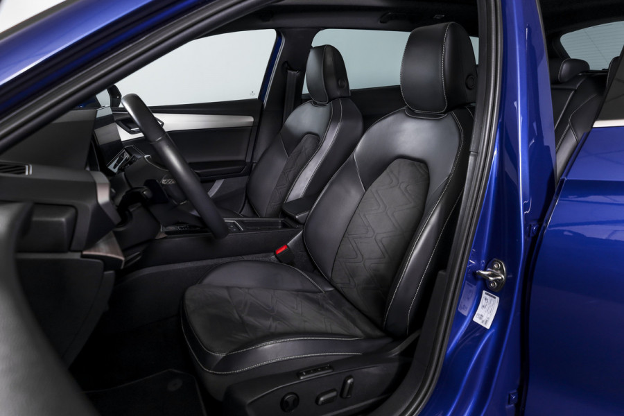 Seat Leon Sportstourer 1.4 TSI eHybrid PHEV Xcellence | S/K-Panodak | Dig. Cockpit | Adapt. Cruise | Stoel-+Stuurverw. | PDC | Camera | NAV + App. Connect | ECC | LM 18" |