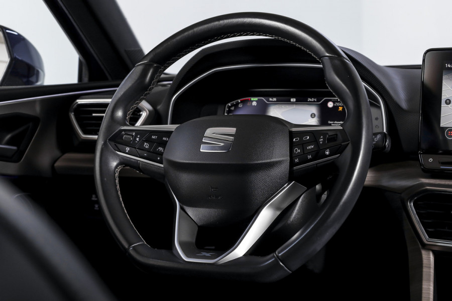 Seat Leon Sportstourer 1.4 TSI eHybrid PHEV Xcellence | S/K-Panodak | Dig. Cockpit | Adapt. Cruise | Stoel-+Stuurverw. | PDC | Camera | NAV + App. Connect | ECC | LM 18" |