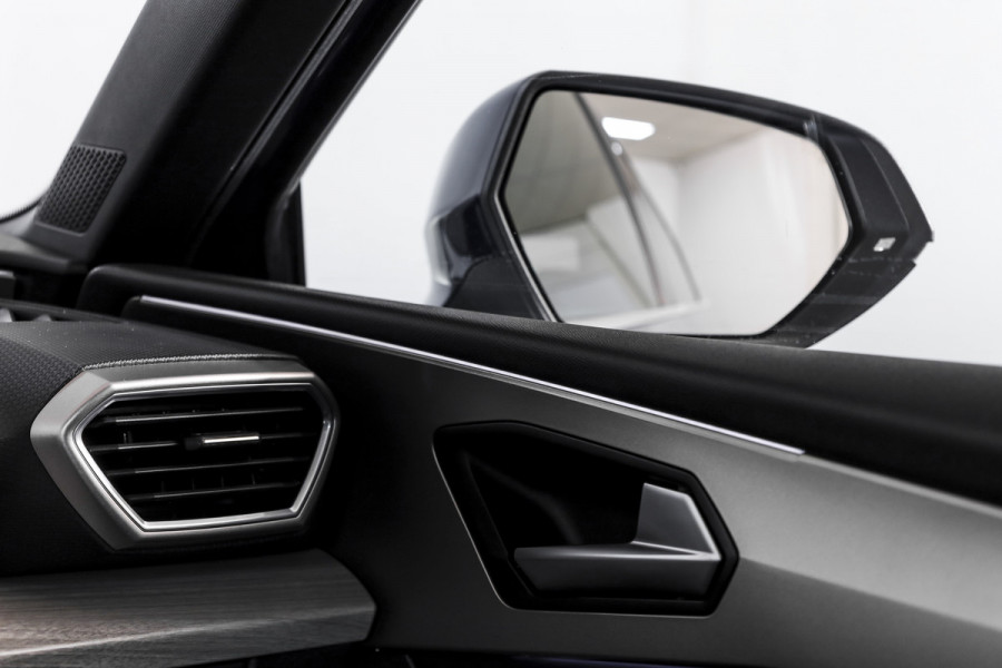 Seat Leon Sportstourer 1.4 TSI eHybrid PHEV Xcellence | S/K-Panodak | Dig. Cockpit | Adapt. Cruise | Stoel-+Stuurverw. | PDC | Camera | NAV + App. Connect | ECC | LM 18" |