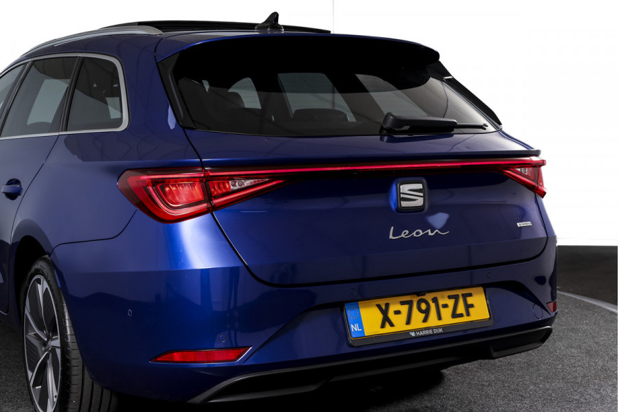 Seat Leon Sportstourer 1.4 TSI eHybrid PHEV Xcellence | S/K-Panodak | Dig. Cockpit | Adapt. Cruise | Stoel-+Stuurverw. | PDC | Camera | NAV + App. Connect | ECC | LM 18" |