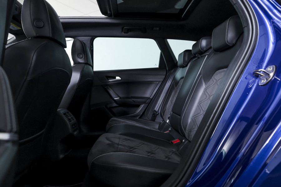 Seat Leon Sportstourer 1.4 TSI eHybrid PHEV Xcellence | S/K-Panodak | Dig. Cockpit | Adapt. Cruise | Stoel-+Stuurverw. | PDC | Camera | NAV + App. Connect | ECC | LM 18" |