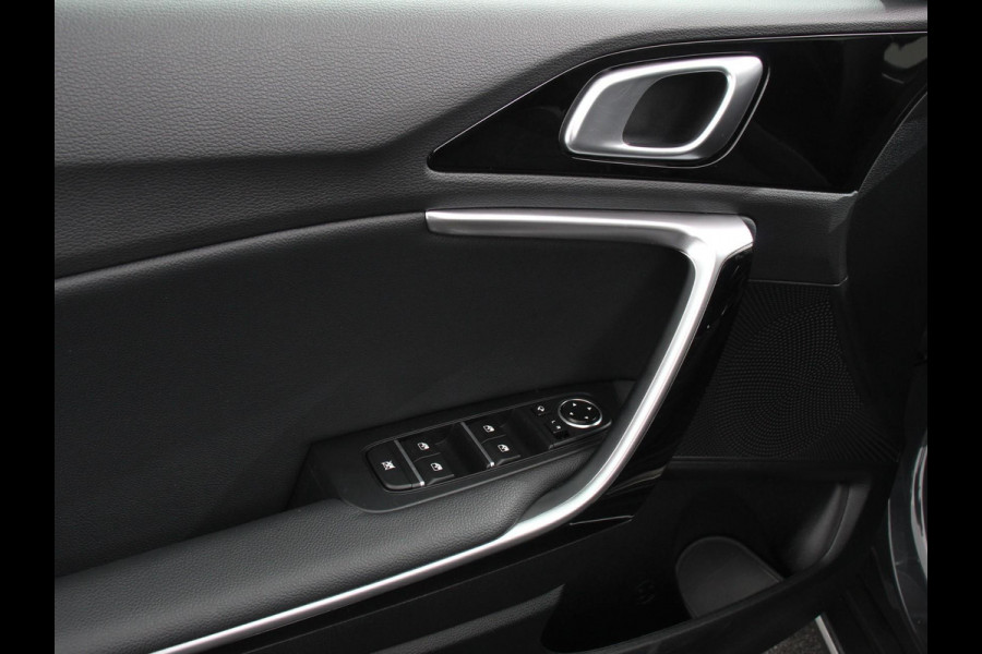 Kia Xceed 1.6 GDi PHEV Automaat DynamicLine | DEMO ! | Navigatie Apple Carplay/Android Auto  Adaptive Cruise Control  Parkeersensoren  Camera  Stoel-en stuurwielverwarming  Virtual Cockpit  Full LED
