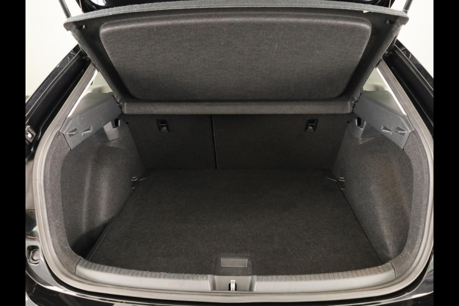 Volkswagen Taigo Oranje Edition 1.0 85 kW / 116 pk TSI CUV 7 versn. | Automaat (DSG) | Navigatie  | Parkeersensoren | Achteruitrijcamera | Stoelverwarming |