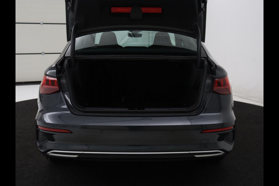 Audi A3 30 TFSI Advanced edition | Stoelverwarming | Matrix LED | Adaptive cruise | Camera | Park Assist | Elektrische stoel | Carplay | Sportstoelen | Navigatie | Virtual Cockpit | Climate control | Audi Sound