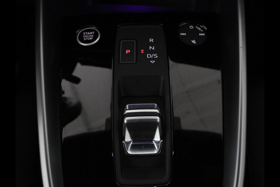 Audi A3 30 TFSI Advanced edition | Stoelverwarming | Matrix LED | Adaptive cruise | Camera | Park Assist | Elektrische stoel | Carplay | Sportstoelen | Navigatie | Virtual Cockpit | Climate control | Audi Sound