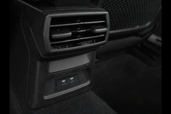Audi A3 30 TFSI Advanced edition | Stoelverwarming | Matrix LED | Adaptive cruise | Camera | Park Assist | Elektrische stoel | Carplay | Sportstoelen | Navigatie | Virtual Cockpit | Climate control | Audi Sound