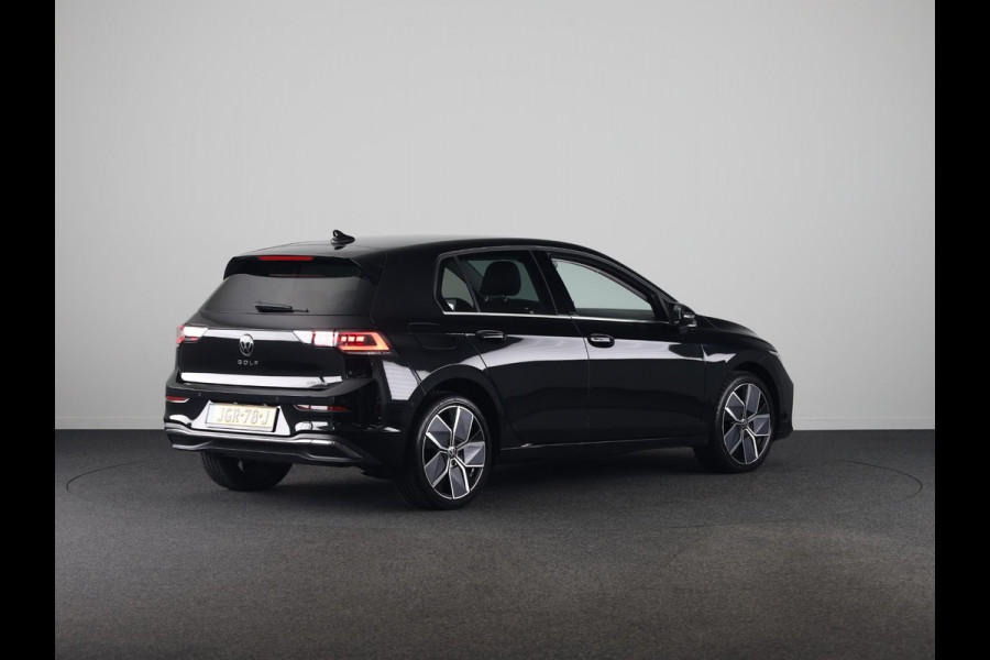 Volkswagen Golf 1.5 eHybrid Style Edition 204 pk Automaat (DSG) | Verlengde garantie | Navigatie via App | Parkeersensoren (Park assist) | Achteruitrijcamera | Stoel/stuur verwarming |