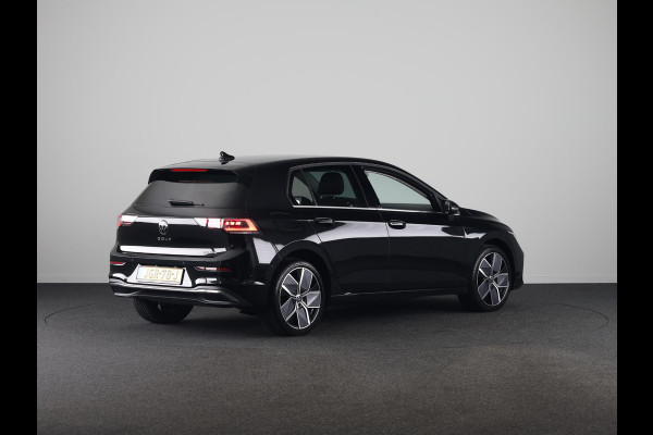 Volkswagen Golf 1.5 eHybrid Style Edition 204 pk Automaat (DSG) | Verlengde garantie | Navigatie via App | Parkeersensoren (Park assist) | Achteruitrijcamera | Stoel/stuur verwarming |