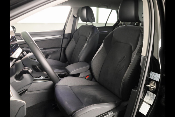 Volkswagen Golf 1.5 eHybrid Style Edition 204 pk Automaat (DSG) | Verlengde garantie | Navigatie via App | Parkeersensoren (Park assist) | Achteruitrijcamera | Stoel/stuur verwarming |