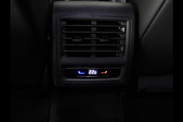 Volkswagen Golf 1.5 eHybrid Style Edition 204 pk Automaat (DSG) | Verlengde garantie | Navigatie via App | Parkeersensoren (Park assist) | Achteruitrijcamera | Stoel/stuur verwarming |