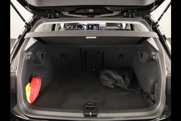 Volkswagen Golf 1.5 eHybrid Style Edition 204 pk Automaat (DSG) | Verlengde garantie | Navigatie via App | Parkeersensoren (Park assist) | Achteruitrijcamera | Stoel/stuur verwarming |