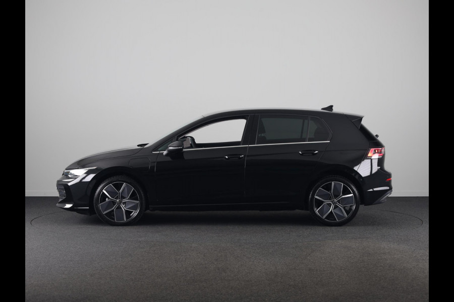 Volkswagen Golf 1.5 eHybrid Style Edition 204 pk Automaat (DSG) | Verlengde garantie | Navigatie via App | Parkeersensoren (Park assist) | Achteruitrijcamera | Stoel/stuur verwarming |