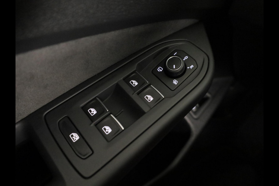 Volkswagen Golf 1.5 eHybrid Style Edition 204 pk Automaat (DSG) | Verlengde garantie | Navigatie via App | Parkeersensoren (Park assist) | Achteruitrijcamera | Stoel/stuur verwarming |