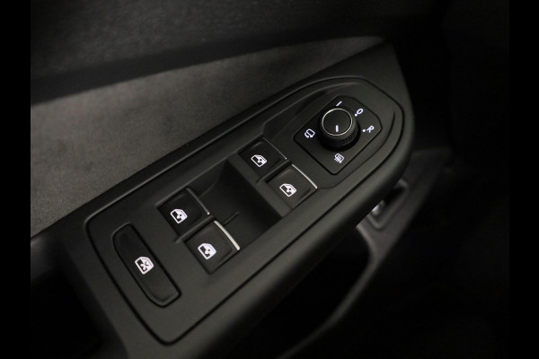 Volkswagen Golf 1.5 eHybrid Style Edition 204 pk Automaat (DSG) | Verlengde garantie | Navigatie via App | Parkeersensoren (Park assist) | Achteruitrijcamera | Stoel/stuur verwarming |