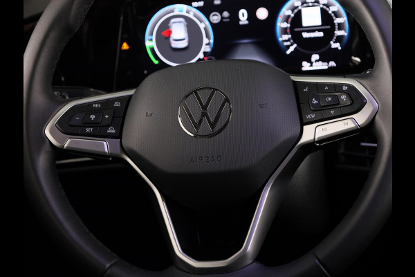 Volkswagen Golf 1.5 eHybrid Style Edition 204 pk Automaat (DSG) | Verlengde garantie | Navigatie via App | Parkeersensoren (Park assist) | Achteruitrijcamera | Stoel/stuur verwarming |
