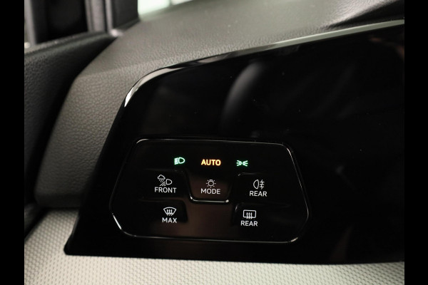 Volkswagen Golf 1.5 eHybrid Style Edition 204 pk Automaat (DSG) | Verlengde garantie | Navigatie via App | Parkeersensoren (Park assist) | Achteruitrijcamera | Stoel/stuur verwarming |