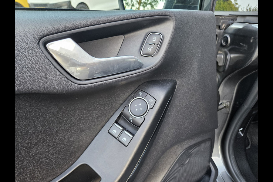 Ford Fiesta 1.1 Trend Trekhaak! PDC! Navigatie! Nette Auto! Dealer Onderhouden! NAP!