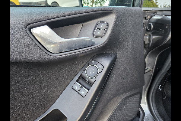 Ford Fiesta 1.1 Trend Trekhaak! PDC! Navigatie! Nette Auto! Dealer Onderhouden! NAP!