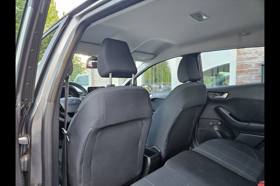 Ford Fiesta 1.1 Trend Trekhaak! PDC! Navigatie! Nette Auto! Dealer Onderhouden! NAP!
