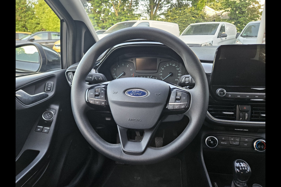Ford Fiesta 1.1 Trend Trekhaak! PDC! Navigatie! Nette Auto! Dealer Onderhouden! NAP!
