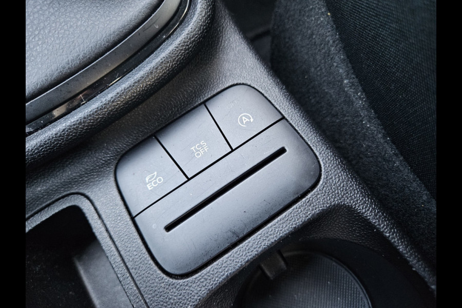 Ford Fiesta 1.1 Trend Trekhaak! PDC! Navigatie! Nette Auto! Dealer Onderhouden! NAP!