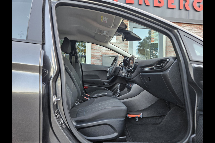 Ford Fiesta 1.1 Trend Trekhaak! PDC! Navigatie! Nette Auto! Dealer Onderhouden! NAP!