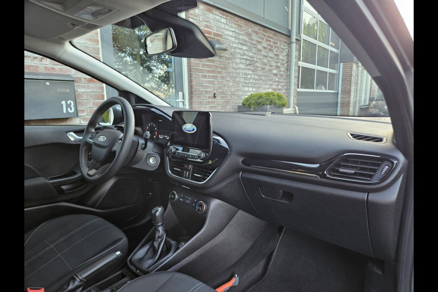 Ford Fiesta 1.1 Trend Trekhaak! PDC! Navigatie! Nette Auto! Dealer Onderhouden! NAP!