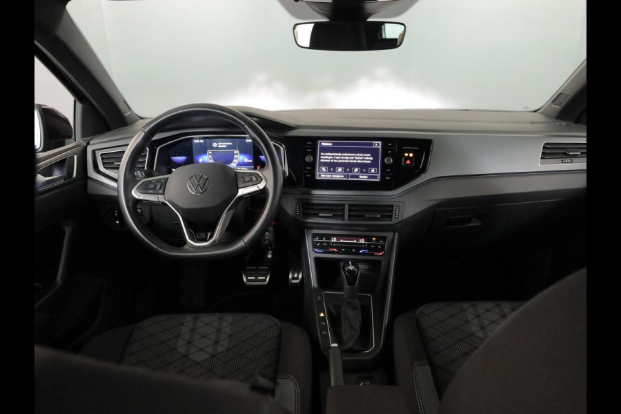 Volkswagen Polo 1.0 TSI R-Line 110 pk Automaat (DSG) | Navigatie via App | Parkeersensoren (Park assist) | Achteruitrijcamera | Adaptieve cruise control | Stoelverwarming | R-Line |