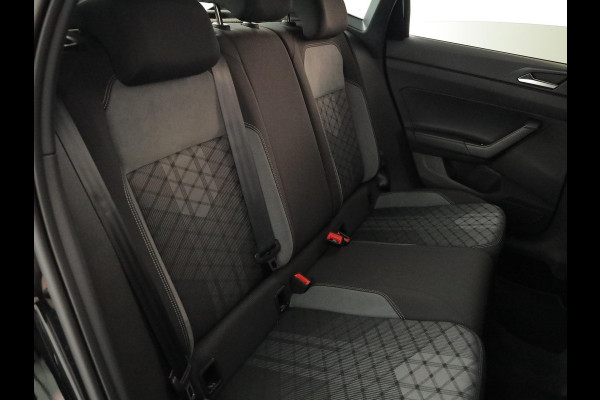 Volkswagen Polo 1.0 TSI R-Line 110 pk Automaat (DSG) | Navigatie via App | Parkeersensoren (Park assist) | Achteruitrijcamera | Adaptieve cruise control | Stoelverwarming | R-Line |
