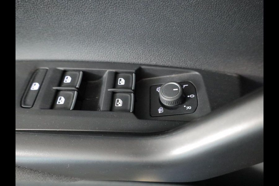 Volkswagen Polo 1.0 TSI R-Line 110 pk Automaat (DSG) | Navigatie via App | Parkeersensoren (Park assist) | Achteruitrijcamera | Adaptieve cruise control | Stoelverwarming | R-Line |