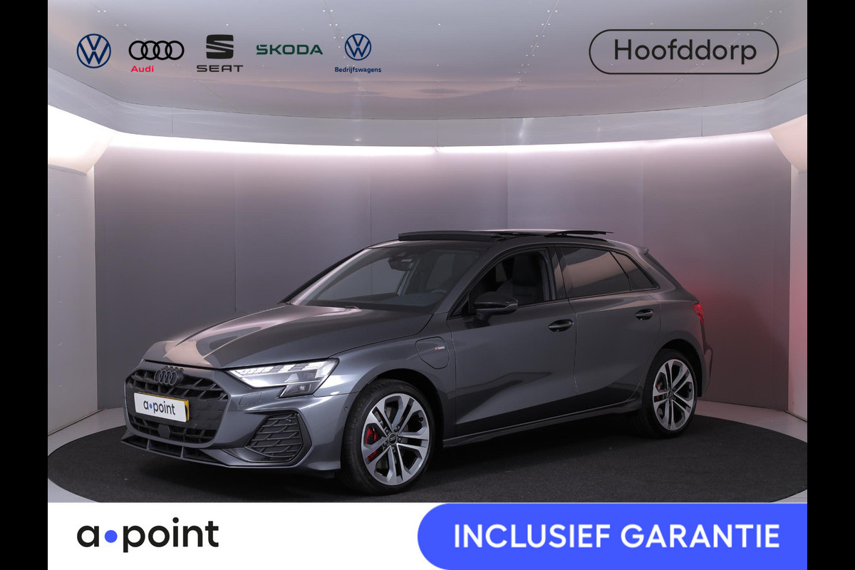 Audi A3 Sportback 45 TFSI e S edition Competition 272 pk S-tronic | Verlengde garantie | Navigatie | Panoramadak | Parkeersensoren (Park assist) | Achteruitrijcamera | S-Line |