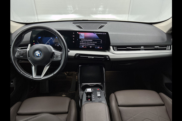 BMW iX1 XDrive30 Launch Edition 67 kWh. SoH 97% (NL-auto, 1e Eig, Dealer OnderH, Navi, Leder, Climate Con, Etc)