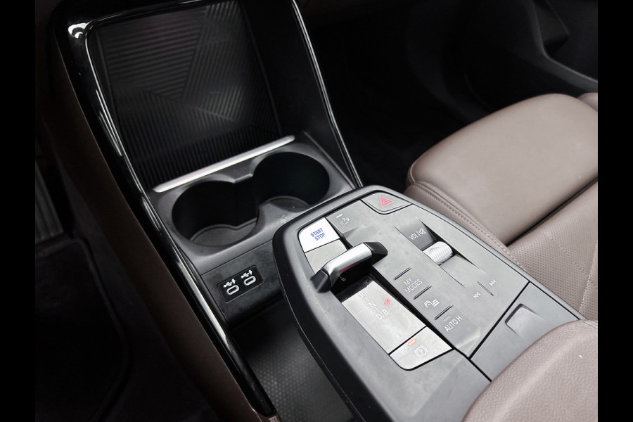 BMW iX1 XDrive30 Launch Edition 67 kWh. SoH 97% (NL-auto, 1e Eig, Dealer OnderH, Navi, Leder, Climate Con, Etc)