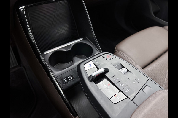 BMW iX1 XDrive30 Launch Edition 67 kWh. SoH 97% (NL-auto, 1e Eig, Dealer OnderH, Navi, Leder, Climate Con, Etc)