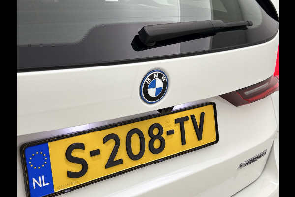 BMW iX1 XDrive30 Launch Edition 67 kWh. SoH 97% (NL-auto, 1e Eig, Dealer OnderH, Navi, Leder, Climate Con, Etc)