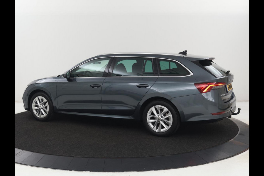 Škoda Octavia 1.5 TSI First Edition | Trekhaak | Stoelverwarming | Adaptive cruise | Carplay | Navigatie | Matrix LED | Keyless | Virtual Cockpit | Sfeerverlichting | Climate control | DAB | Parkeerhulp
