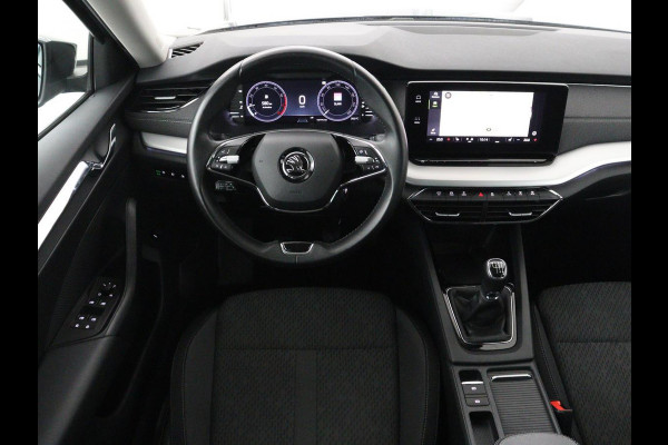 Škoda Octavia 1.5 TSI First Edition | Trekhaak | Stoelverwarming | Adaptive cruise | Carplay | Navigatie | Matrix LED | Keyless | Virtual Cockpit | Sfeerverlichting | Climate control | DAB | Parkeerhulp