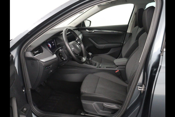 Škoda Octavia 1.5 TSI First Edition | Trekhaak | Stoelverwarming | Adaptive cruise | Carplay | Navigatie | Matrix LED | Keyless | Virtual Cockpit | Sfeerverlichting | Climate control | DAB | Parkeerhulp